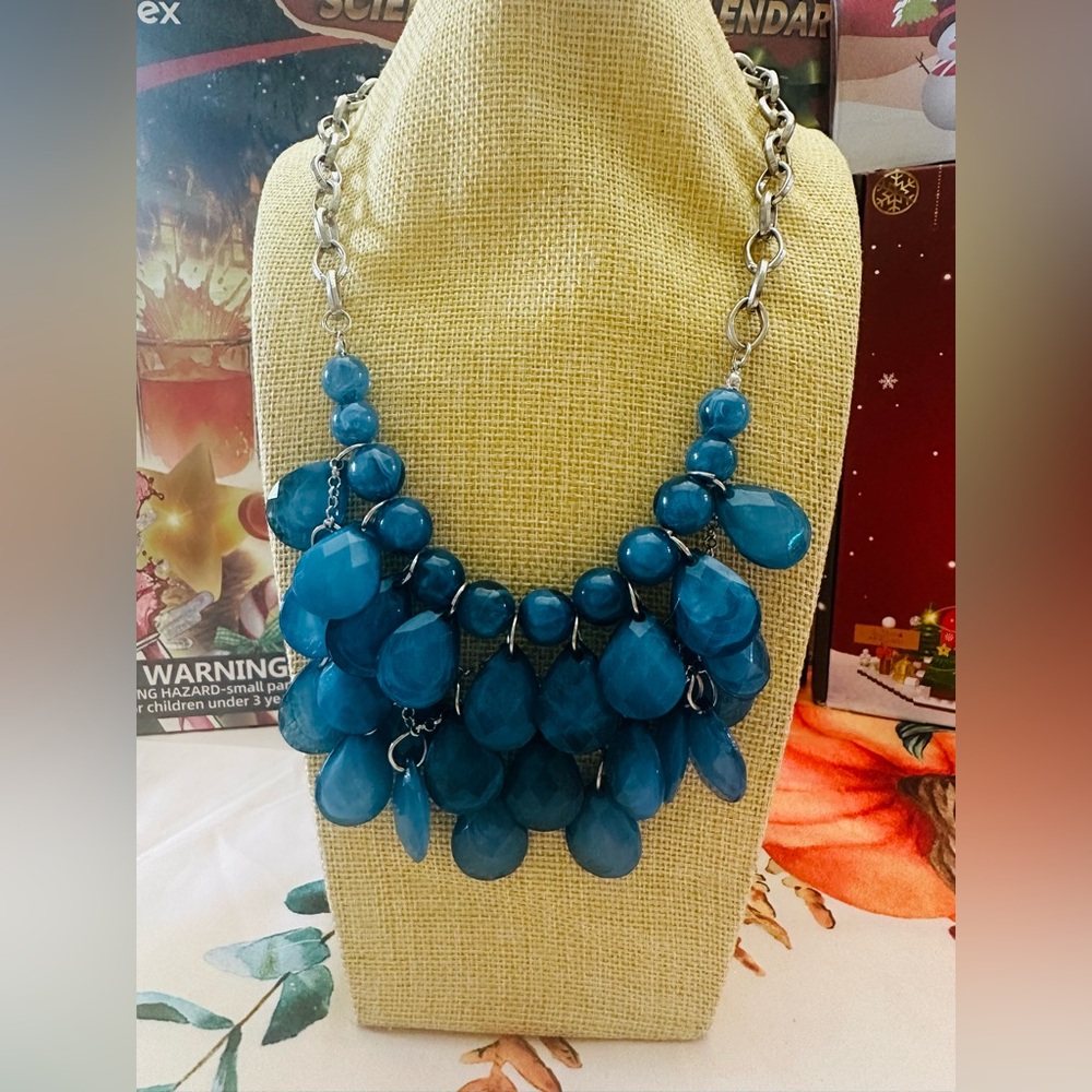 Vintage Elegant Blue Beaded Necklace